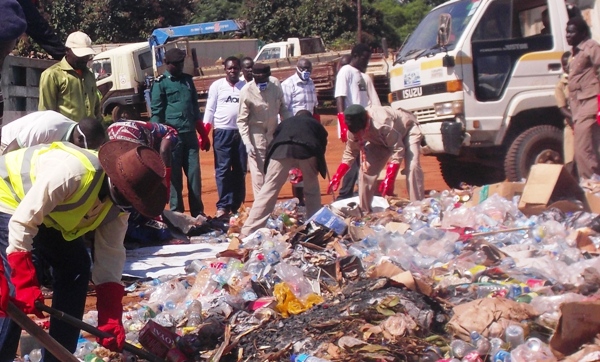 First from left in uniform former Yei Mayor Santo Paul scooping the garbage at Yei freedom square on October 25