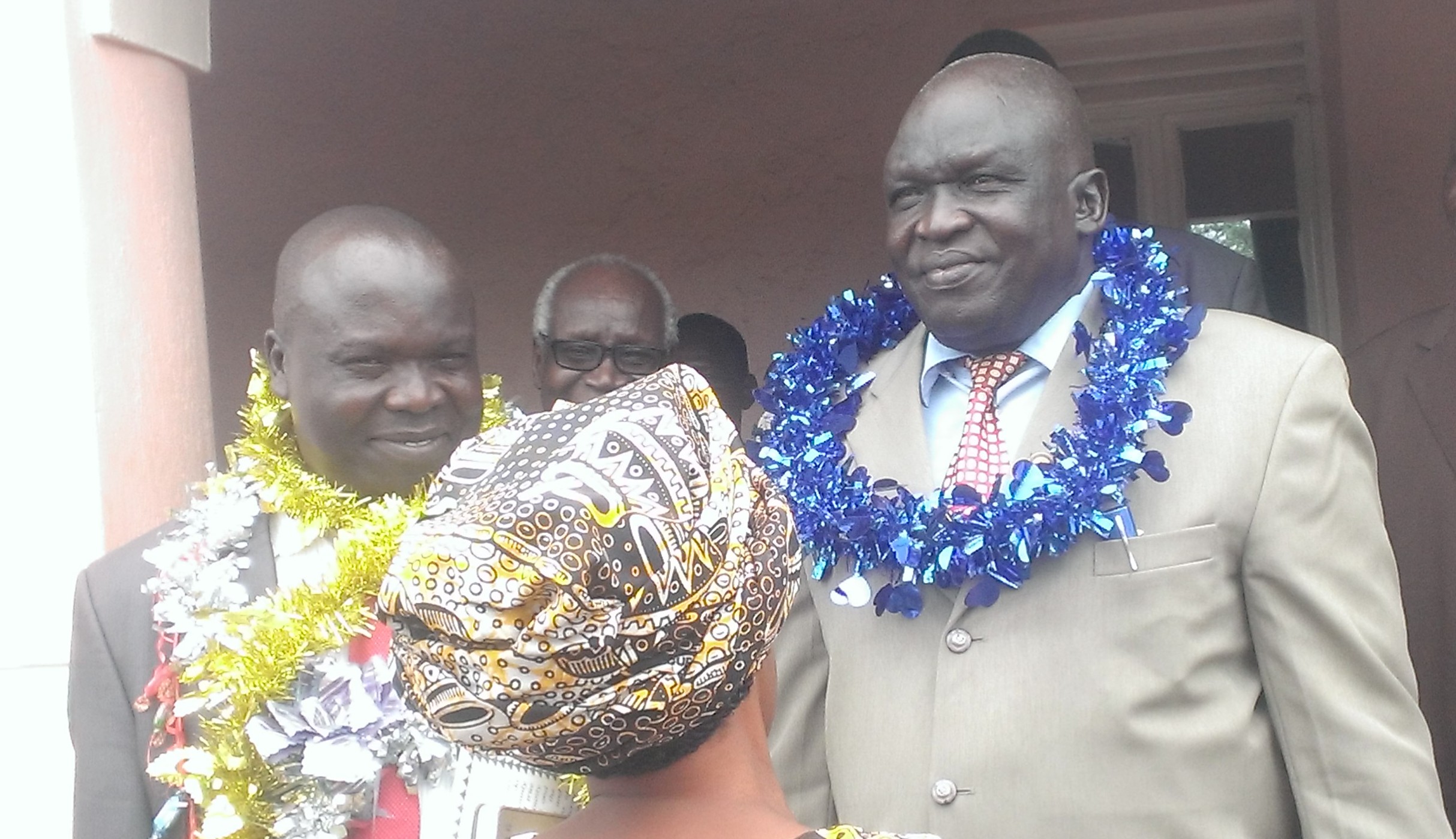 Left Yei commissioner Denis Lasuba and his lainya county counterpart Eresto Taban after taking their oats of office chat with a citizen at the state secretariate in November this year. 1